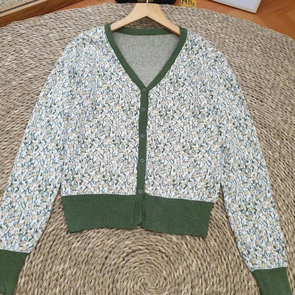 🌿 Green Ditsy Floral Knit Cardigan V-Neck Button Front Cottagecore Sweater 🌼